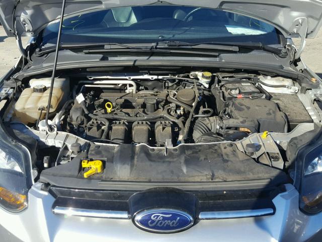 1FAHP3J22CL238716 - 2012 FORD FOCUS SILVER photo 7