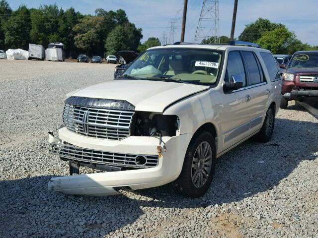 5LMFU27507LJ19762 - 2007 LINCOLN NAVIGATOR Biały zdjęcie 2