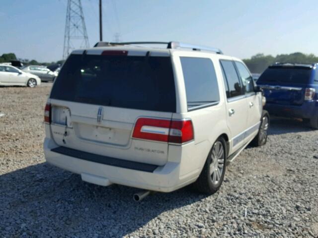 5LMFU27507LJ19762 - 2007 LINCOLN NAVIGATOR Biały zdjęcie 4