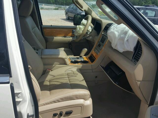5LMFU27507LJ19762 - 2007 LINCOLN NAVIGATOR Biały zdjęcie 5