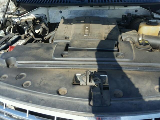 5LMFU27507LJ19762 - 2007 LINCOLN NAVIGATOR Biały zdjęcie 7