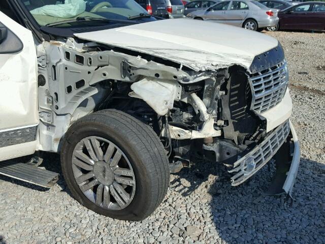 5LMFU27507LJ19762 - 2007 LINCOLN NAVIGATOR Biały zdjęcie 9