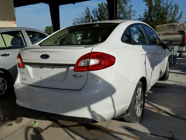 3FADP4BJ3CM102569 - 2012 FORD FIESTA SE WHITE photo 4