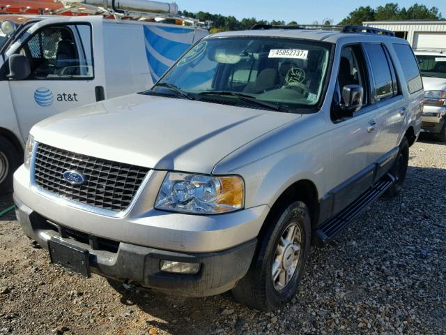 1FMPU16525LB12389 - 2005 FORD EXPEDITION SILVER photo 2