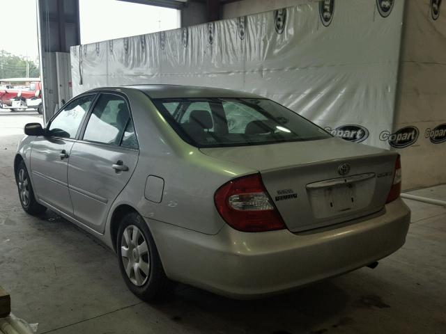 4T1BE32K02U575622 - 2002 TOYOTA CAMRY SILVER photo 3