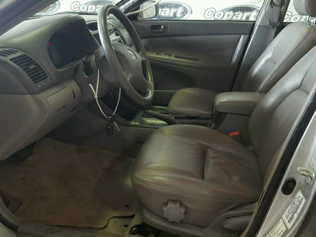 4T1BE32K02U575622 - 2002 TOYOTA CAMRY SILVER photo 5