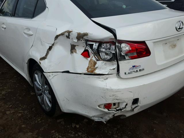 JTHCK262565006561 - 2006 LEXUS IS 250 WHITE photo 9