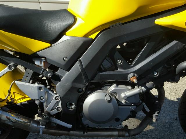 JS1VP53A852102140 - 2005 SUZUKI SV650 YELLOW photo 7