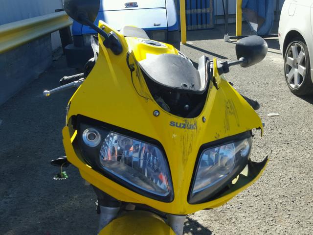 JS1VP53A852102140 - 2005 SUZUKI SV650 YELLOW photo 9