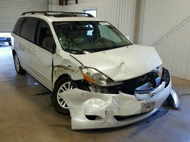 5TDZK22C67S097538 - 2007 TOYOTA SIENNA XLE WHITE photo 1