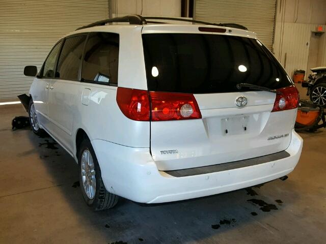 5TDZK22C67S097538 - 2007 TOYOTA SIENNA XLE WHITE photo 3