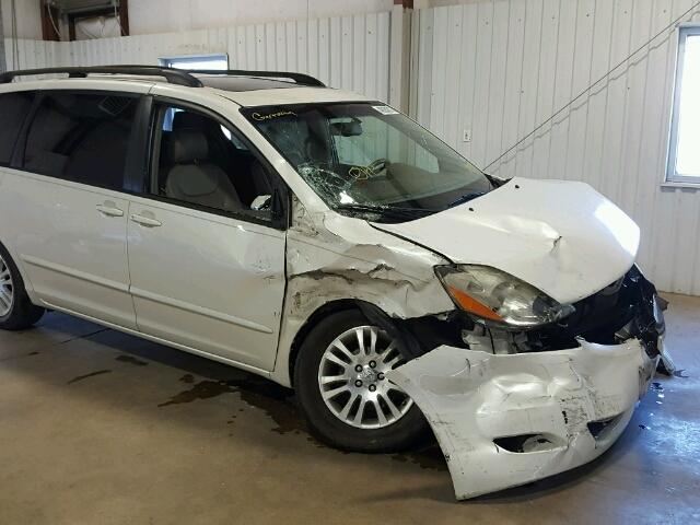 5TDZK22C67S097538 - 2007 TOYOTA SIENNA XLE WHITE photo 9