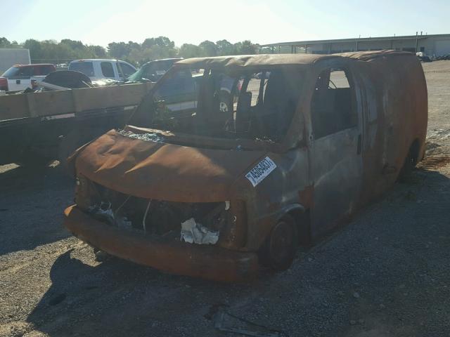 1GTHG35R1Y1172311 - 2000 GMC SAVANA BURN photo 2