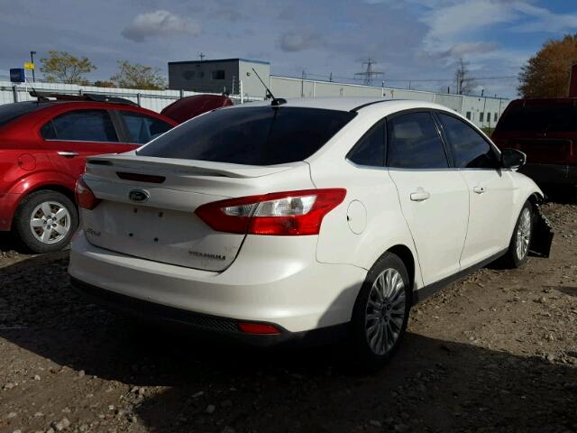 1FAHP3J20CL203625 - 2012 FORD FOCUS TITA WHITE photo 4