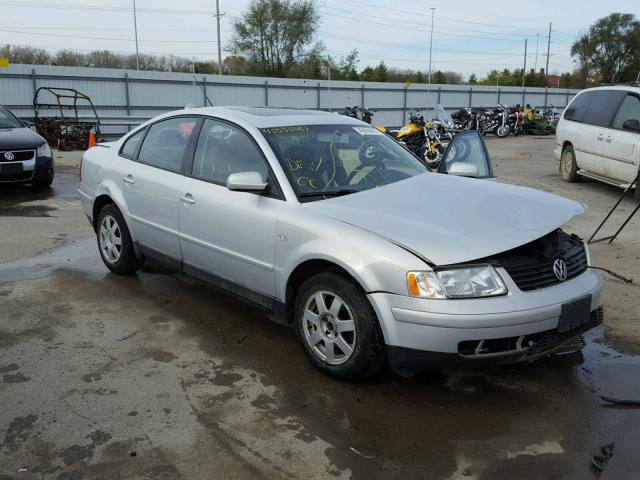 WVWMA23B2YP293152 - 2000 VOLKSWAGEN PASSAT GLS SILVER photo 1