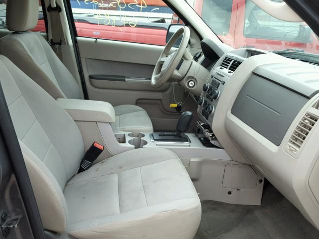 1FMCU9D74CKC52786 - 2012 FORD ESCAPE GRAY photo 5