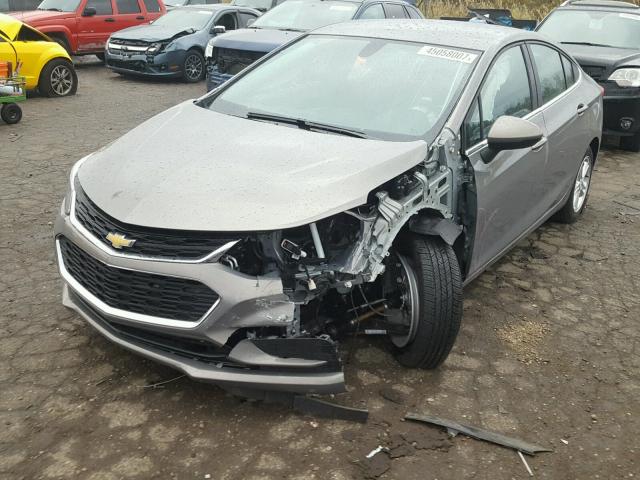 1G1BE5SM5H7246075 - 2017 CHEVROLET CRUZE LT GRAY photo 2