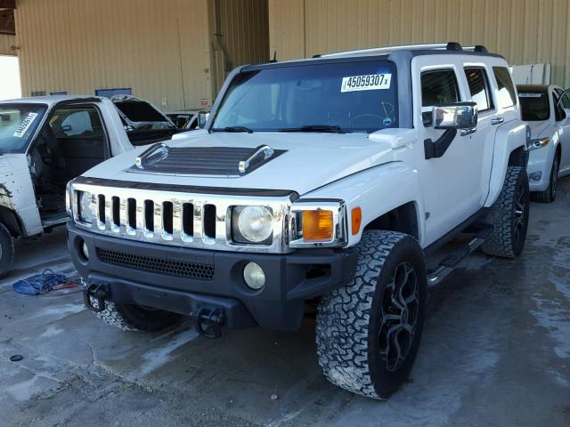 5GTDN13E178171005 - 2007 HUMMER H3 WHITE photo 2