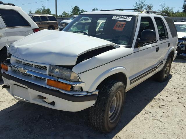 1GNDT13W7Y2174248 - 2000 CHEVROLET BLAZER WHITE photo 2