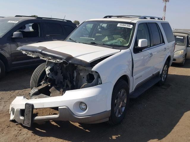 5LMFU27R34LJ19835 - 2004 LINCOLN NAVIGATOR Biały zdjęcie 2