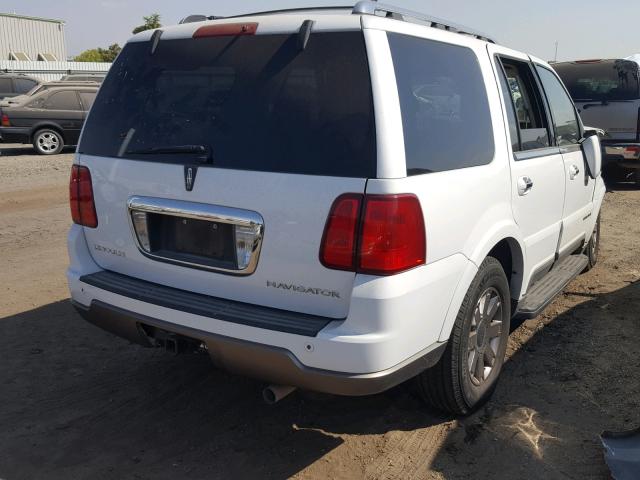 5LMFU27R34LJ19835 - 2004 LINCOLN NAVIGATOR Biały zdjęcie 4