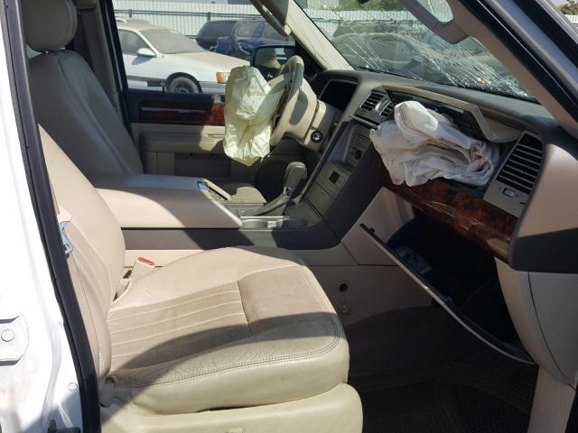 5LMFU27R34LJ19835 - 2004 LINCOLN NAVIGATOR Biały zdjęcie 5