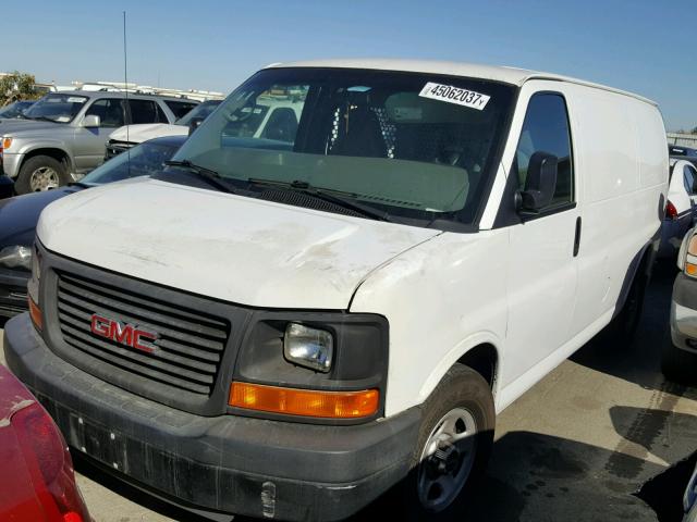 1GTFG15X071228814 - 2007 GMC SAVANA G15 WHITE photo 2