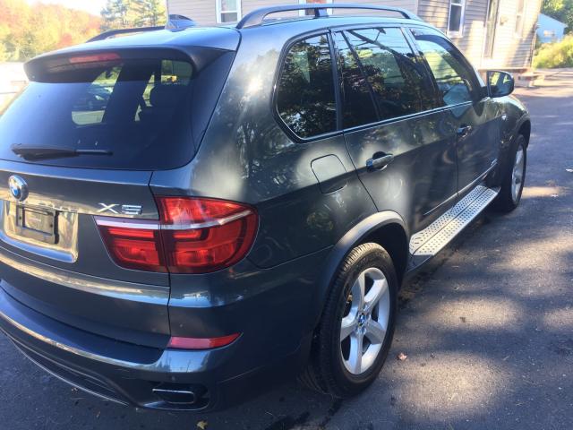 5UXZV8C50BLL67964 - 2011 BMW X5 GRAY photo 4