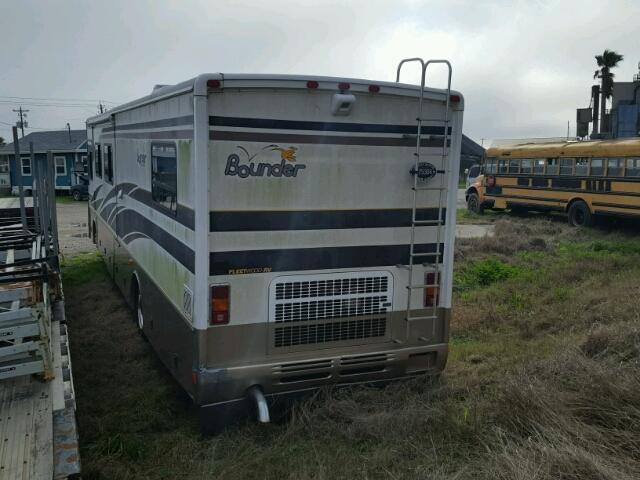 4UZAAHBV53CM35183 - 2003 FREIGHTLINER CHASSIS X TAN photo 3