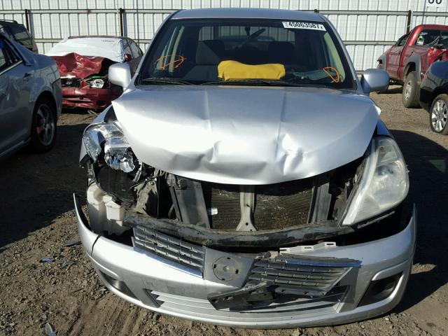 3N1BC11EX9L399017 - 2009 NISSAN VERSA S SILVER photo 9