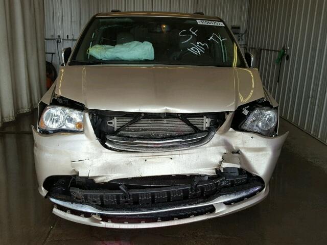 2C4RC1CG7DR785724 - 2013 CHRYSLER TOWN & COU TAN photo 9