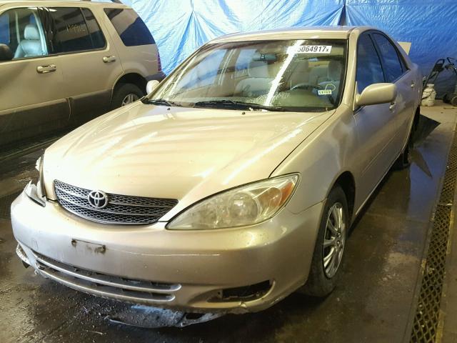 JTDBE32K330177141 - 2003 TOYOTA CAMRY LE GOLD photo 2