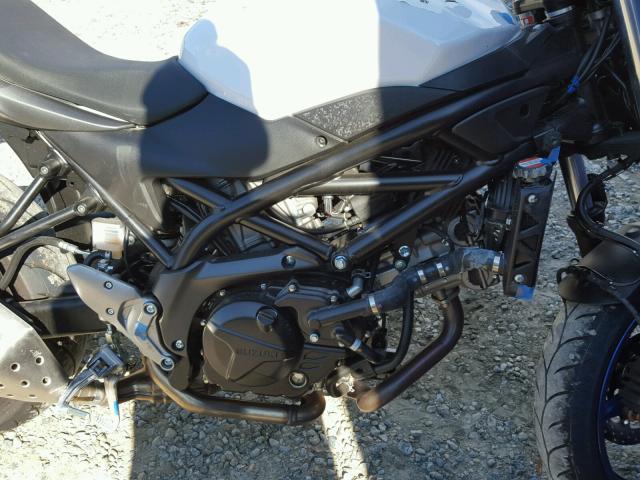 JS1VP55A3H2100197 - 2017 SUZUKI SFV650 WHITE photo 7