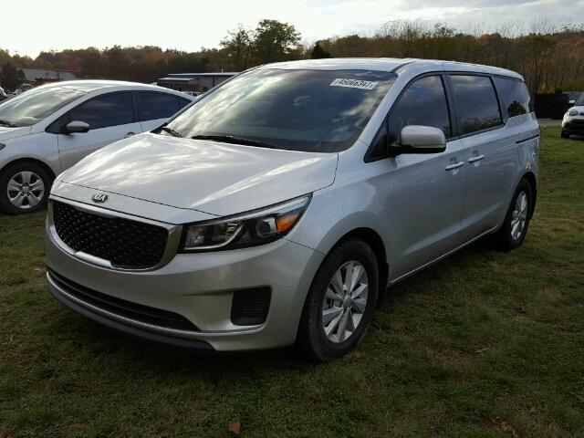 KNDMA5C12H6279556 - 2017 KIA SEDONA SILVER photo 2