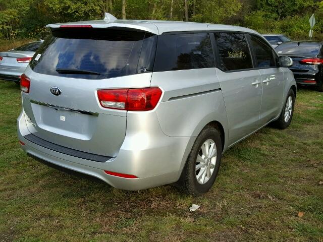 KNDMA5C12H6279556 - 2017 KIA SEDONA SILVER photo 4