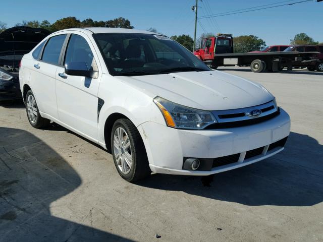 1FAHP35N38W272996 - 2008 FORD FOCUS SE WHITE photo 1