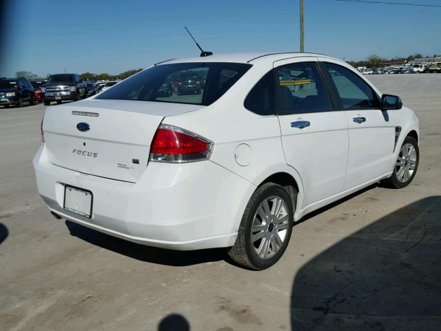 1FAHP35N38W272996 - 2008 FORD FOCUS SE WHITE photo 4