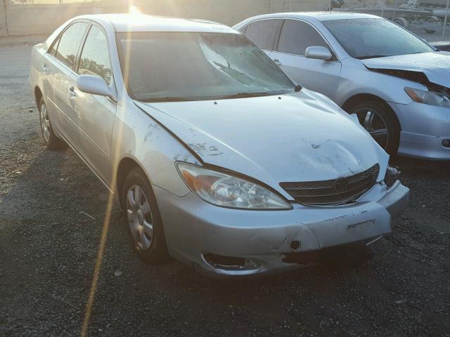 JTDBE32K320126429 - 2002 TOYOTA CAMRY LE SILVER photo 1