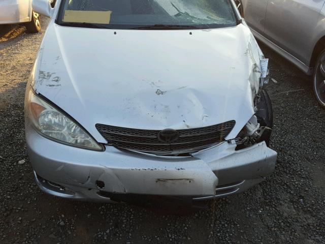 JTDBE32K320126429 - 2002 TOYOTA CAMRY LE SILVER photo 7