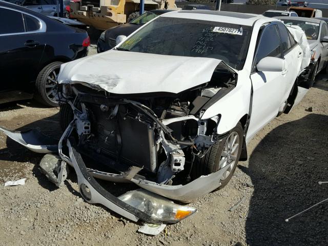 4T1BK3EK9AU607759 - 2010 TOYOTA CAMRY SE WHITE photo 2