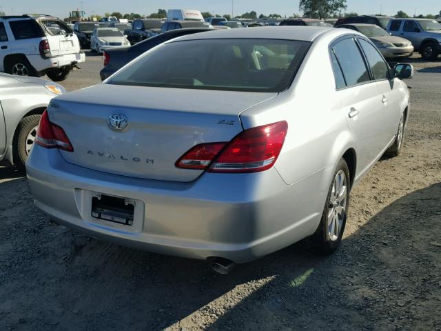 4T1BK36B85U028962 - 2005 TOYOTA AVALON SILVER photo 4