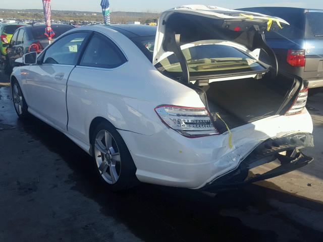 WDDGJ4HB8DG067568 - 2013 MERCEDES-BENZ C 250 WHITE photo 3