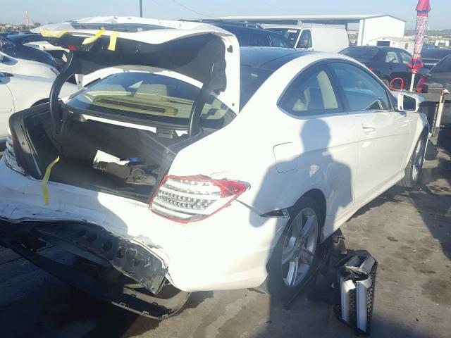 WDDGJ4HB8DG067568 - 2013 MERCEDES-BENZ C 250 WHITE photo 4