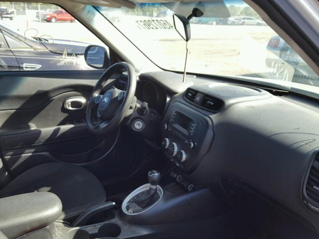 KNDJN2A21E7701954 - 2014 KIA SOUL SILVER photo 5