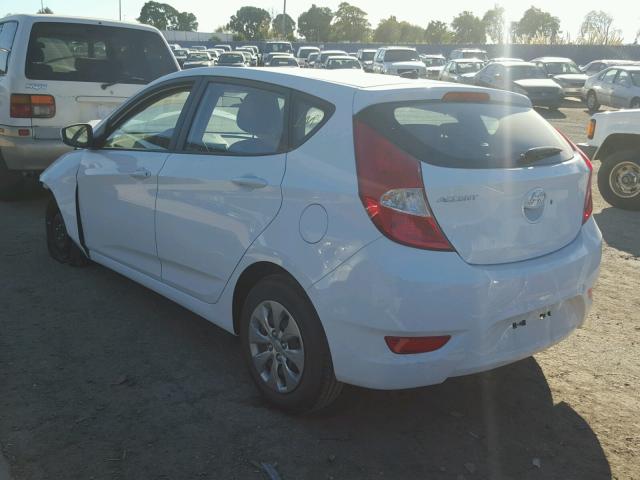 KMHCT5AE6HU348462 - 2017 HYUNDAI ACCENT SE WHITE photo 3