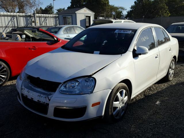 3VWJZ7AJ8AM065992 - 2010 VOLKSWAGEN JETTA S WHITE photo 2