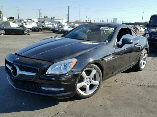 WDDPK4HA1CF035019 - 2012 MERCEDES-BENZ SLK 250 BLACK photo 2