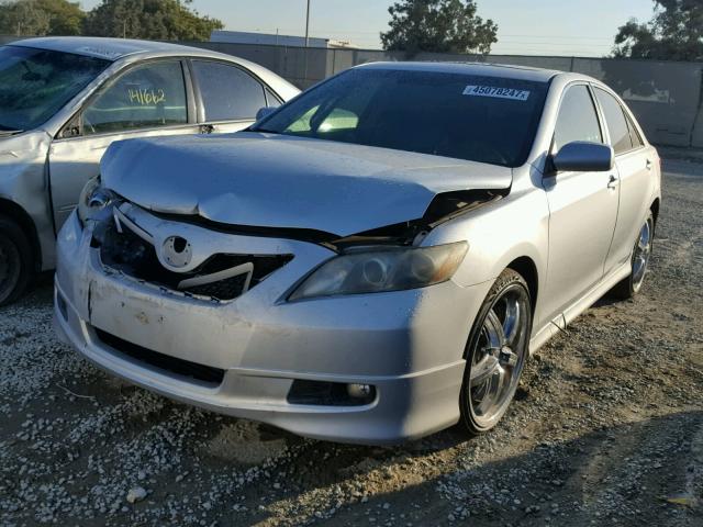 4T1BK46K27U030506 - 2007 TOYOTA CAMRY NEW SILVER photo 2