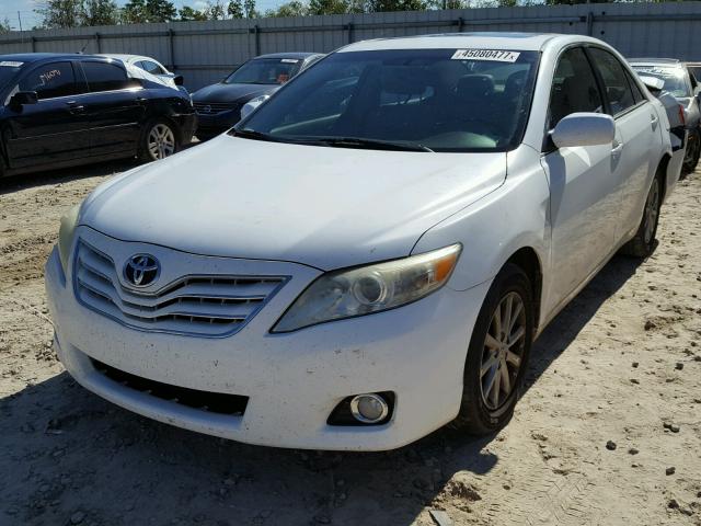 4T1BF3EK4BU626869 - 2011 TOYOTA CAMRY BASE WHITE photo 2