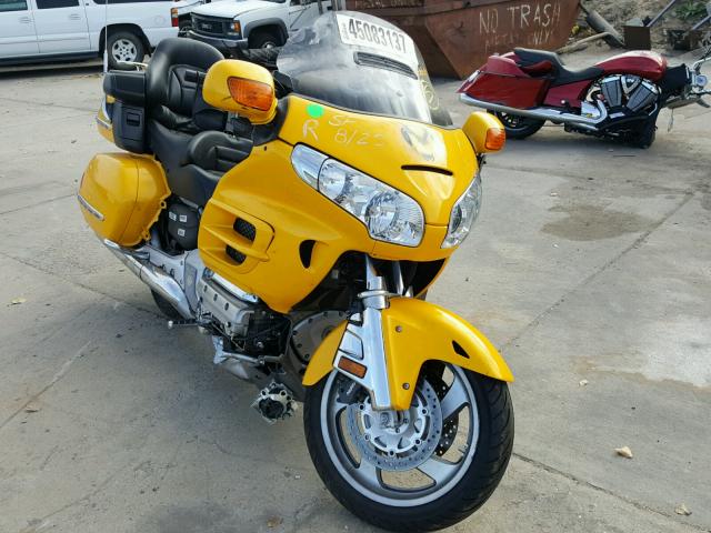 1HFSC47GXAA901193 - 2010 HONDA GL1800 YELLOW photo 1